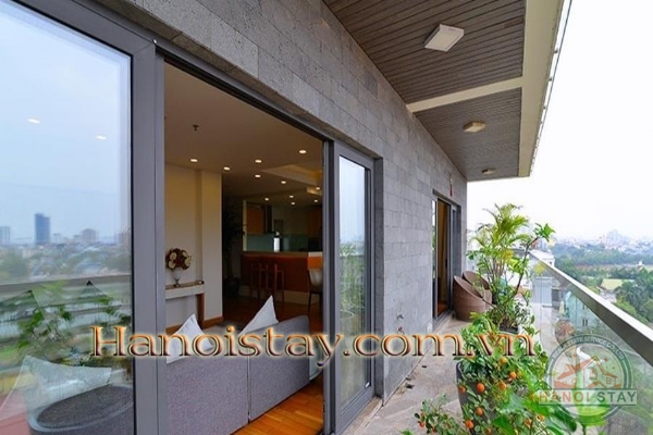Cho thuê căn hộ Duplex Penthouse Tây Hồ với ban công