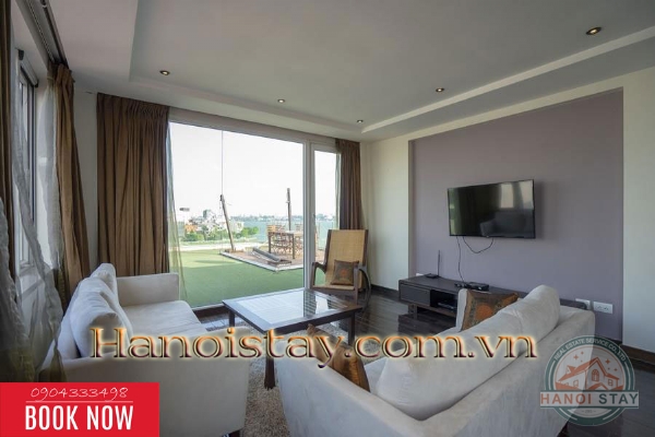 Cho thuê căn hộ cao cấp view Hồ Tây với ban công hiếm có ngắm cảnh hoàng hôn 2