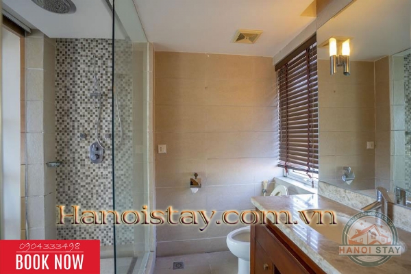 Cho thuê căn hộ cao cấp view Hồ Tây với ban công hiếm có ngắm cảnh hoàng hôn 16