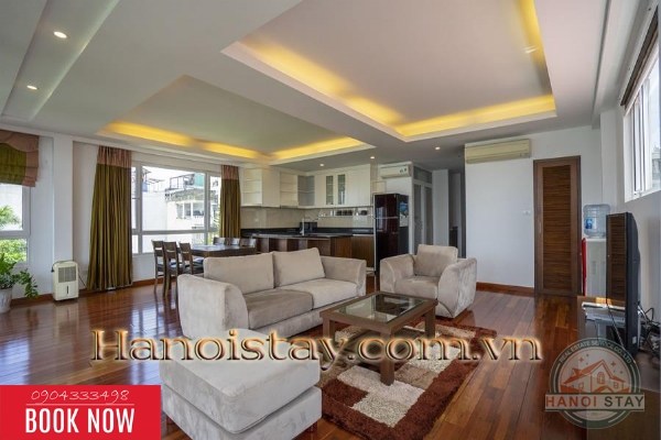 Cho thuê căn hộ Tây Hồ, sang, xịn, tiện nghi, với 3 PN cùng view hồ Tây đắt giá 2