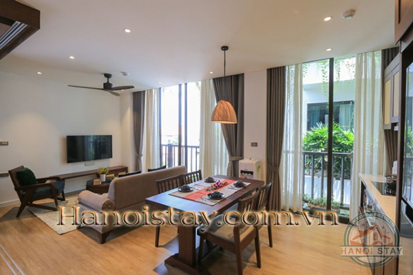 Cho thuê căn hộ dịch vụ 2PN Hoàn Kiếm với gam màu trầm sang trọng 19