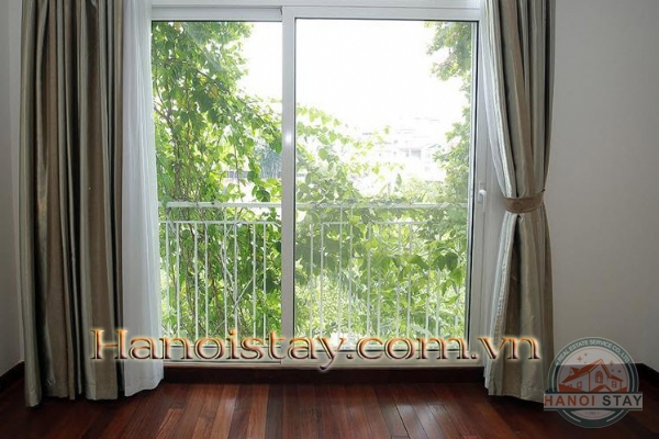 Cho thuê căn hộ 3 phòng ngủ view hồ tây 10