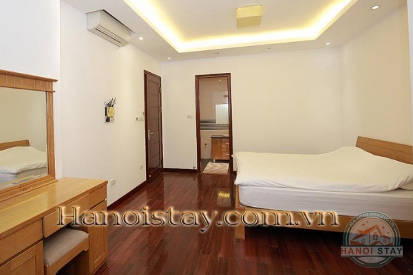 Cho thuê căn hộ 3 phòng ngủ view hồ tây 11
