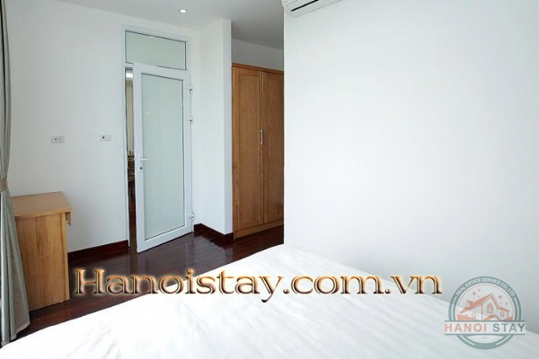 Cho thuê căn hộ 3 phòng ngủ view hồ tây 7