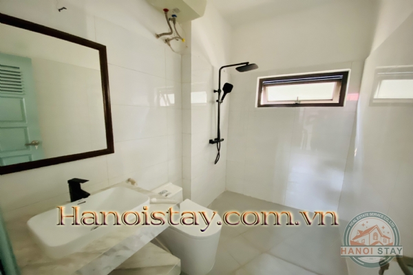 Chuyển nhượng nhà 5 tầng, lô góc trong ngõ 399 Âu Cơ, quận Tây Hồ 1