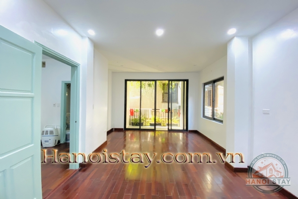 Chuyển nhượng nhà 5 tầng, lô góc trong ngõ 399 Âu Cơ, quận Tây Hồ 2