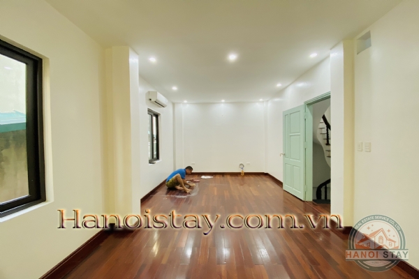 Chuyển nhượng nhà 5 tầng, lô góc trong ngõ 399 Âu Cơ, quận Tây Hồ 4