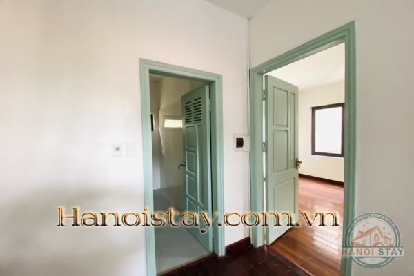 Chuyển nhượng nhà 5 tầng, lô góc trong ngõ 399 Âu Cơ, quận Tây Hồ 9