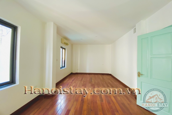 Chuyển nhượng nhà 5 tầng, lô góc trong ngõ 399 Âu Cơ, quận Tây Hồ 14