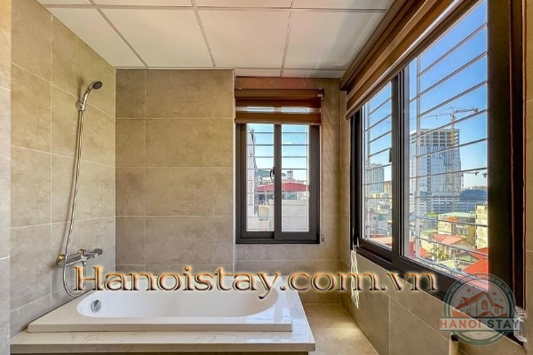 Cho thuê căn hộ dich vụ 2 phòng ngủ view siêu đẹp tại trung tâm quận Hồ Tây 6