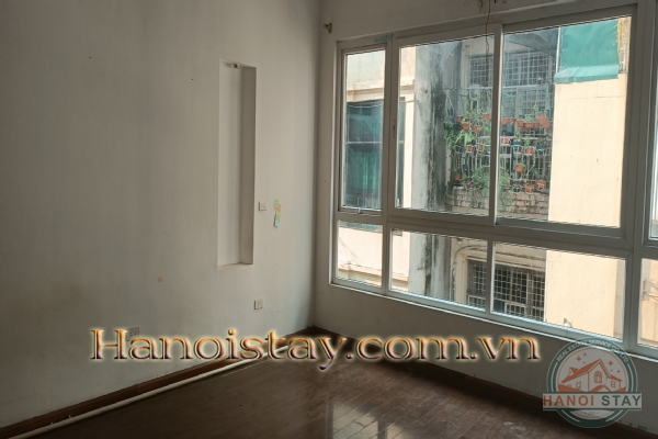 Chuyển nhượng nhà mặt phố Nam Ngư, quận Hoàn Kiếm, vừa ở vừa kinh doanh được 3