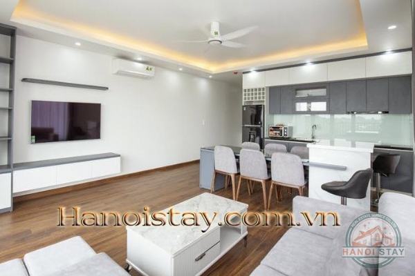 Căn hộ dịch vụ 2 phòng ngủ với ban công cực rộng và view thoáng cho người nước ngoài thuê 2