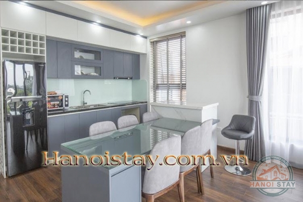 Căn hộ dịch vụ 2 phòng ngủ với ban công cực rộng và view thoáng cho người nước ngoài thuê 3