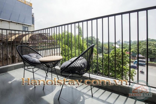 Căn hộ dịch vụ 2 phòng ngủ với ban công cực rộng và view thoáng cho người nước ngoài thuê 6