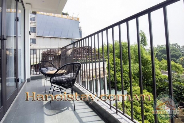 Căn hộ dịch vụ 2 phòng ngủ với ban công cực rộng và view thoáng cho người nước ngoài thuê 7