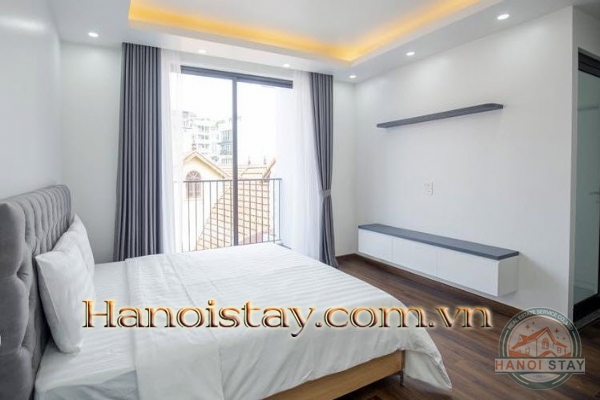Căn hộ dịch vụ 2 phòng ngủ với ban công cực rộng và view thoáng cho người nước ngoài thuê 10