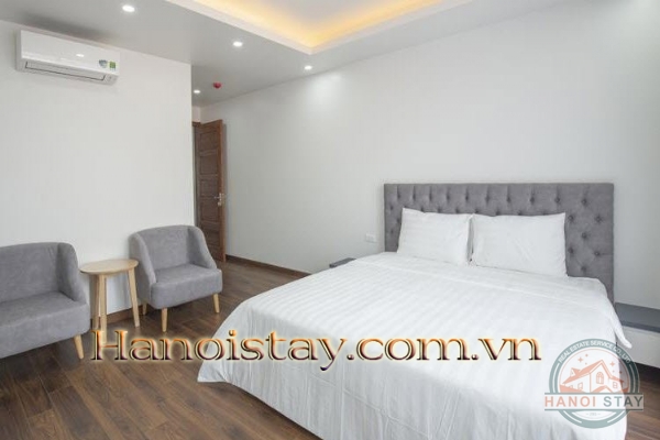 Căn hộ dịch vụ 2 phòng ngủ với ban công cực rộng và view thoáng cho người nước ngoài thuê 11