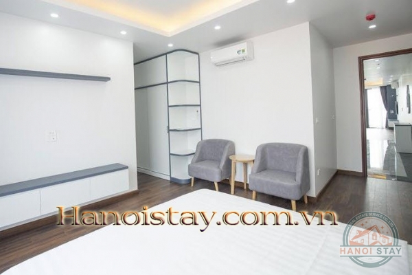 Căn hộ dịch vụ 2 phòng ngủ với ban công cực rộng và view thoáng cho người nước ngoài thuê 12