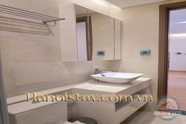 Cho thuê căn hộ 2 phòng ngủ, M2 Vinhomes Metropolis view hồ, giá cạnh tranh 3