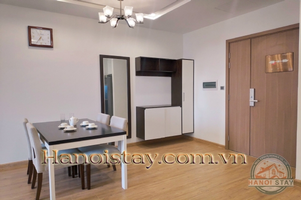 Cho thuê căn hộ 2 phòng ngủ, M2 Vinhomes Metropolis view hồ, giá cạnh tranh 6