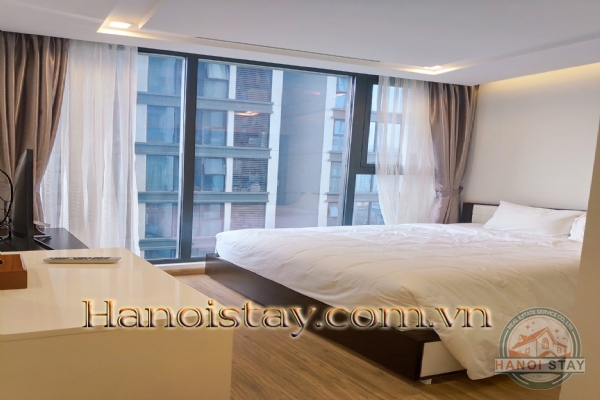 Cho thuê căn hộ 2 phòng ngủ, M2 Vinhomes Metropolis view hồ, giá cạnh tranh 10