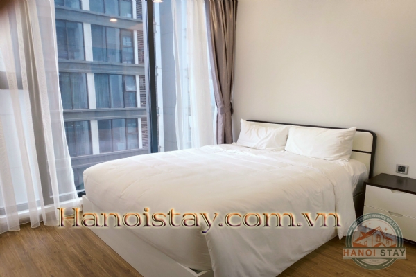 Cho thuê căn hộ 2 phòng ngủ, M2 Vinhomes Metropolis view hồ, giá cạnh tranh 15