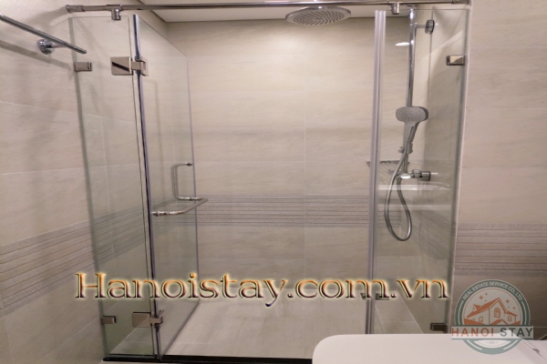 Cho thuê căn hộ 2 phòng ngủ, M2 Vinhomes Metropolis view hồ, giá cạnh tranh 19
