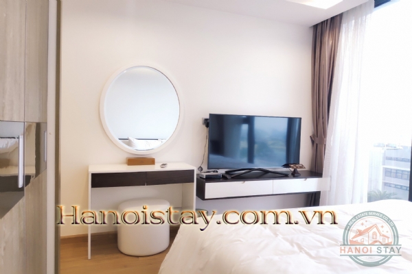 Cho thuê căn hộ 2 phòng ngủ, M2 Vinhomes Metropolis view hồ, giá cạnh tranh 21