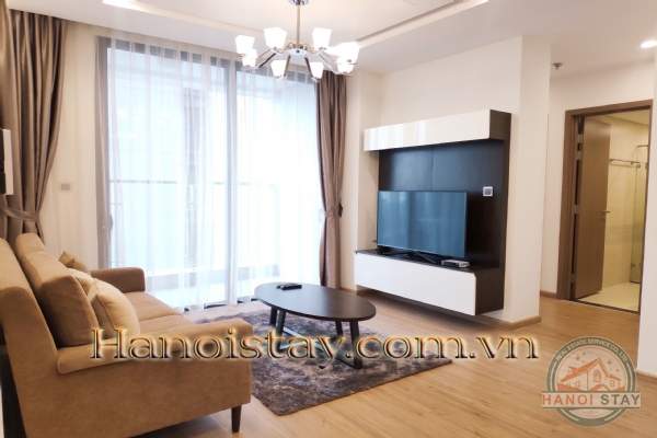 Cho thuê căn hộ 2 phòng ngủ, M2 Vinhomes Metropolis view hồ, giá cạnh tranh 23