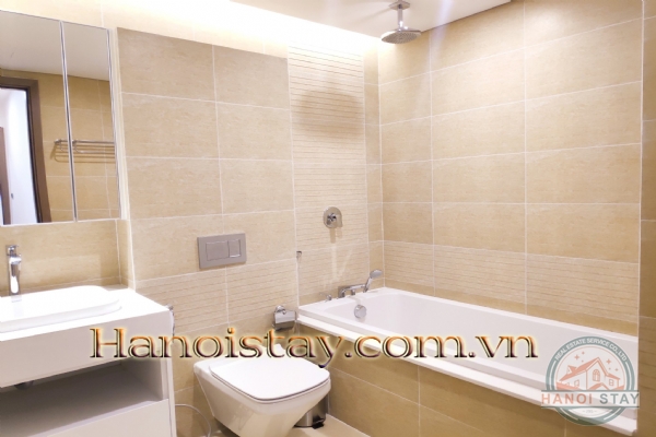 Cho thuê căn hộ 2 phòng ngủ, M2 Vinhomes Metropolis view hồ, giá cạnh tranh 26