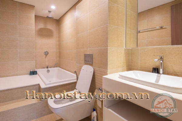 Cho thuê căn hộ 2 phòng ngủ tại Vinhome Metropolis, tòa M2, tầng trung, full đồ 15