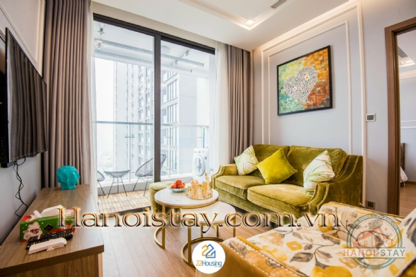 Cho thuê căn hộ 2 phòng ngủ tại Vinhome Metropolis, tầng cao, view trực diện Hồ Tây 2