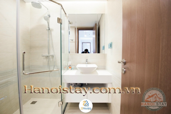 Cho thuê căn hộ 2 phòng ngủ tại Vinhome Metropolis, tầng cao, view trực diện Hồ Tây 6