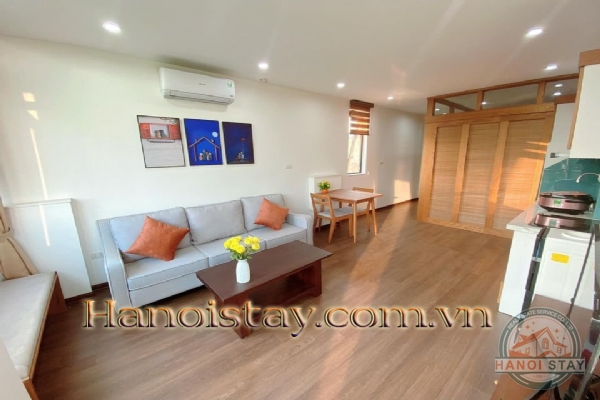 Cho thuê căn hộ dịch vụ 1 phòng ngủ nhiều ánh sáng tự nhiên tại phố Đào Tấn, Ba Đình 8