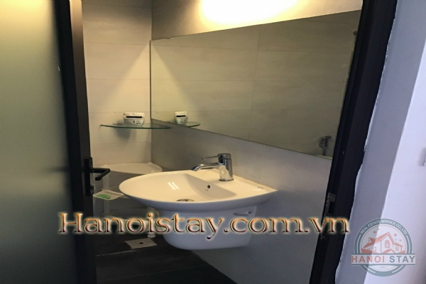 Cho thuê căn hộ dịch vụ 2 phòng ngủ giá cực tốt tại Xuân Diệu, Tây Hồ 1