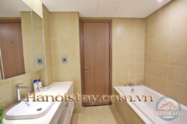 Cho người Nhật thuê căn hộ 3PN tại Vinhomes Metropolis Liễu Giai 6